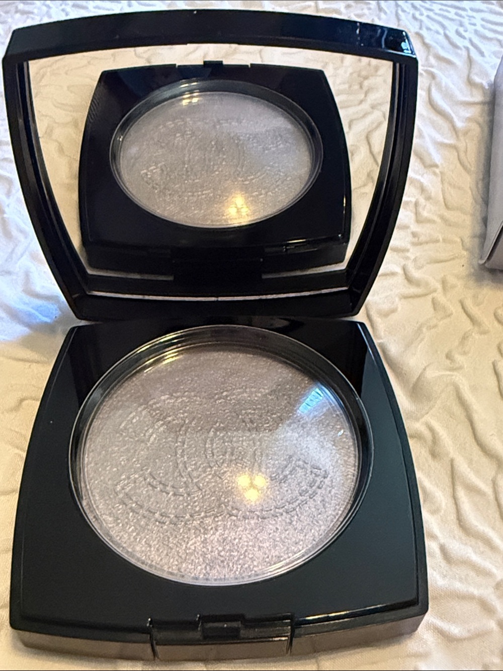 CHANEL Illuminating Powder Highlighter Compact in Coco Denim - Picture 2 of 4